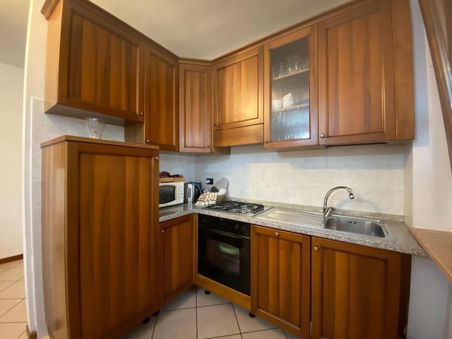 Family House With Free Parking, 450M From Beach Lazise Extérieur photo